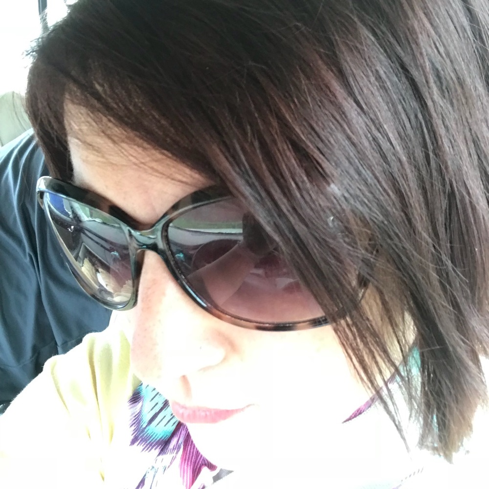 Meet your Posher, Hallie